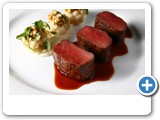 MARTI_Roger_Australian lamb loin, merlot jus, pastinake puree, cauliflower mimosa
